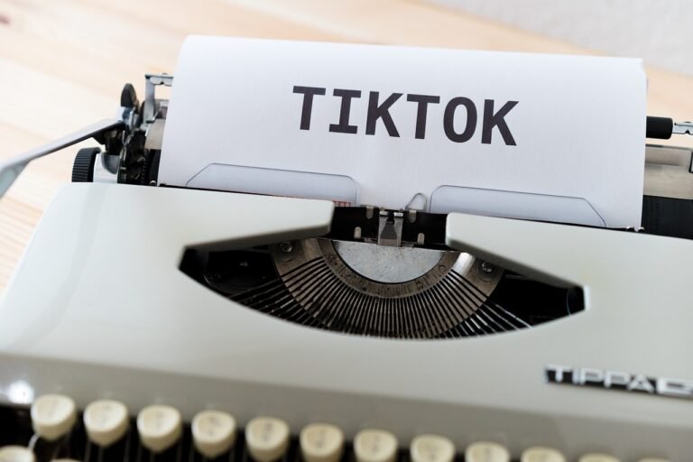 Discover the Benefits of TikTok: Creativity, Community & Growth"